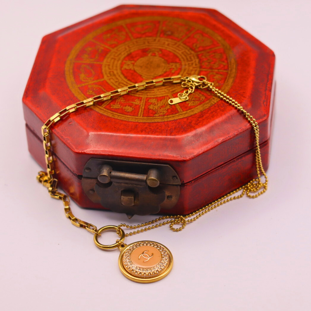 NESOI necklace