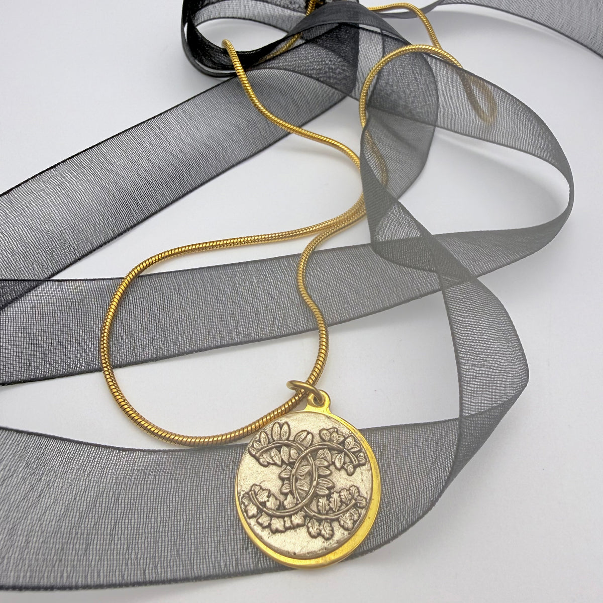HESTIA · Collar artesanal