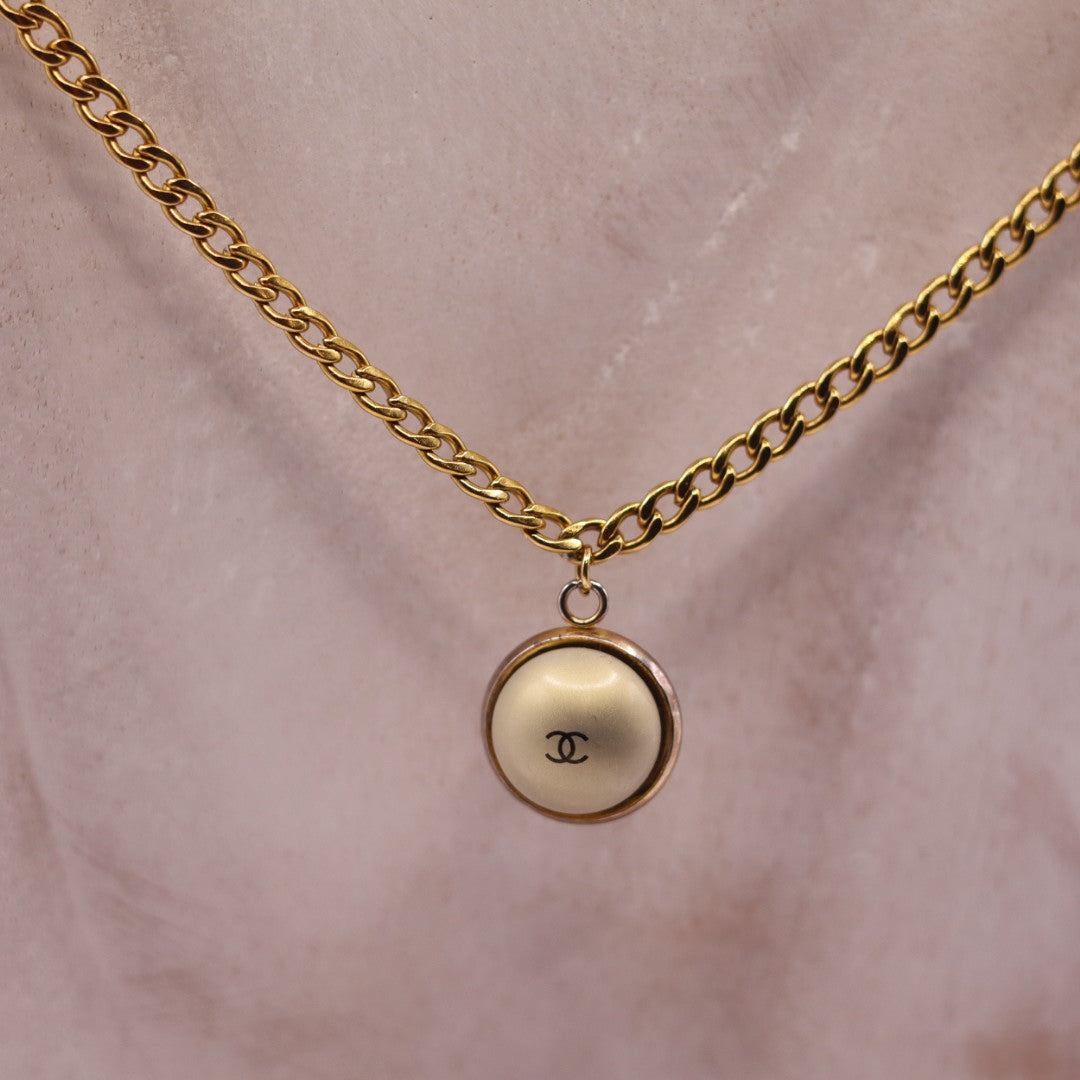 AIDOS necklace