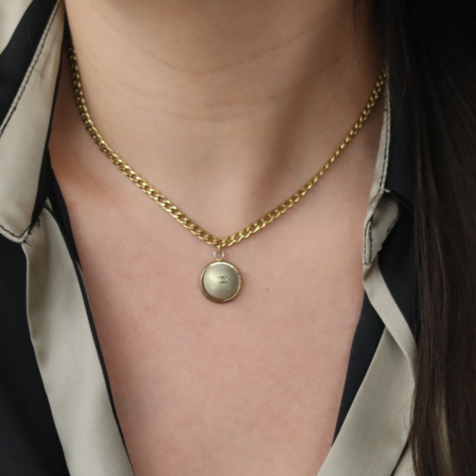 AIDOS necklace
