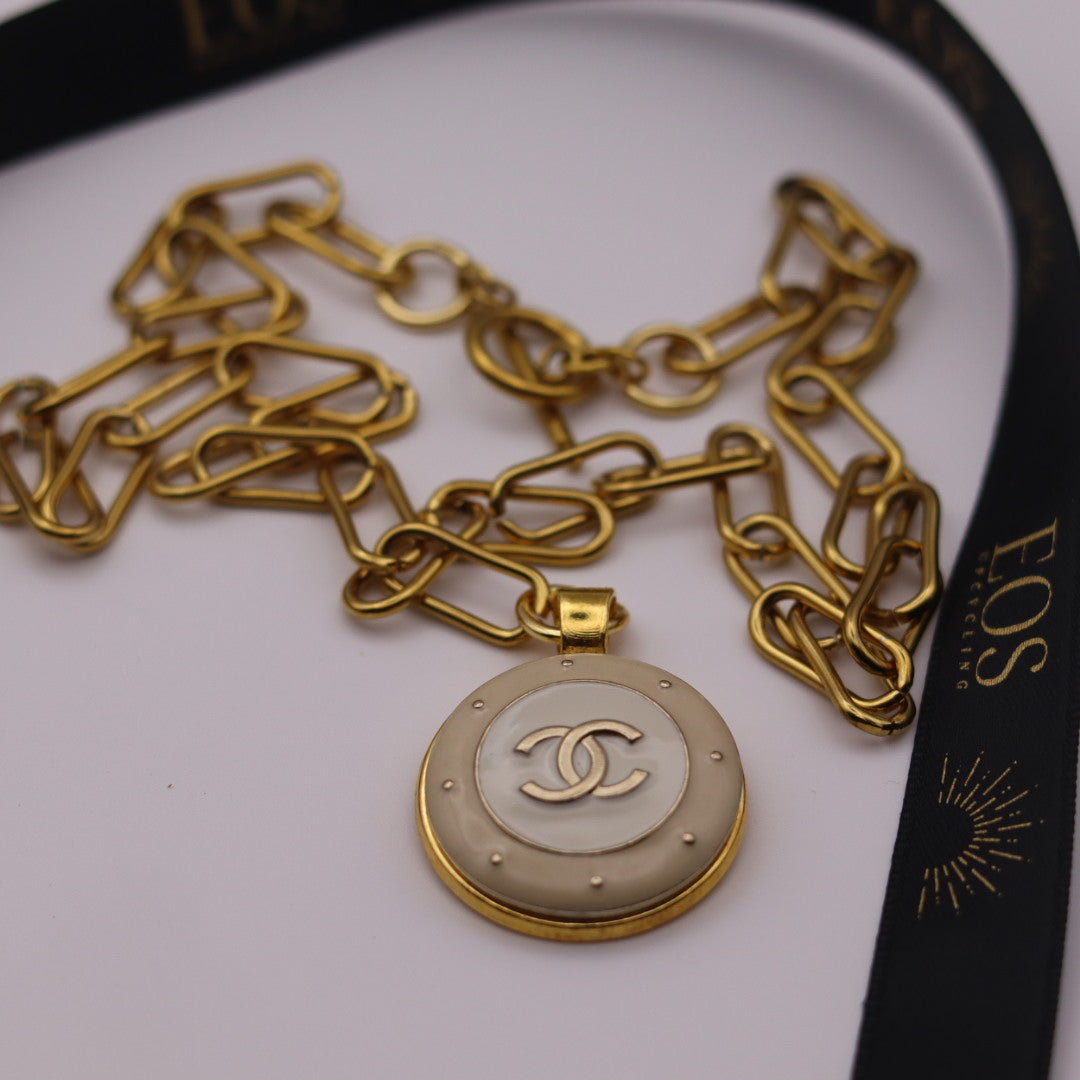 LAQUESIS necklace