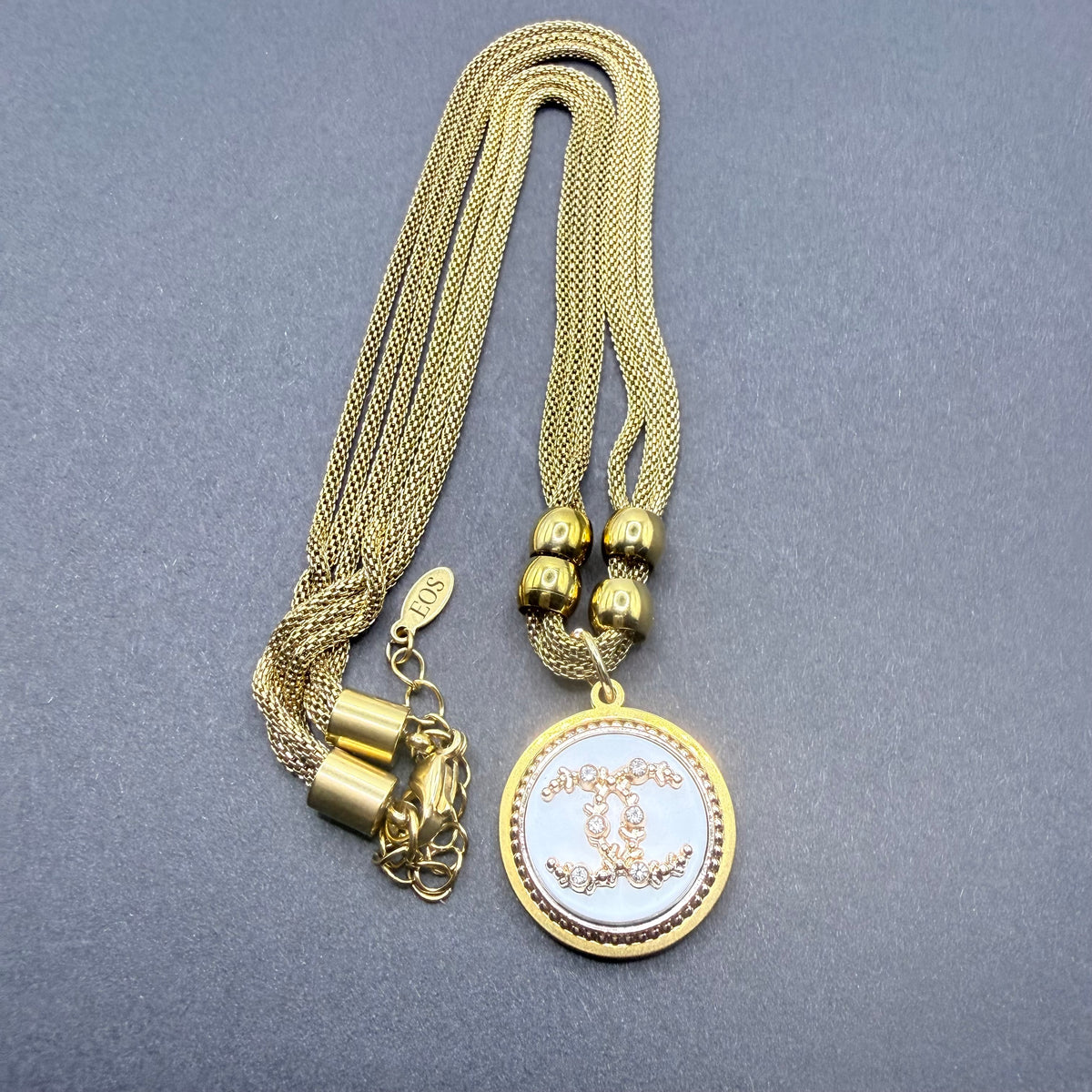 Collar artesanal ITACA pieza hecha a mano por EOS UPCYCLING