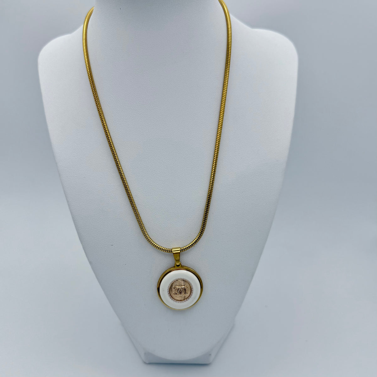 Cadena de serpiente, con diseño elegante y fluido, en collar artesanal PASIFAE