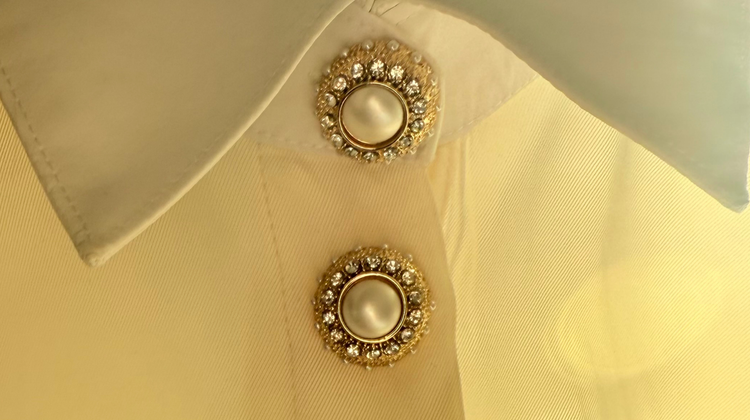 botones vintage transformados en botón -joyas para sublimar tu camisa, con un estilo muy elegante. Personaliza tu look con Eos Clic. 