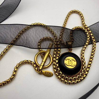 Collar artesanal ALCIONE, pieza hecha a mano por EOS UPCYCLING. Un regalo original para una mujer elegante.

