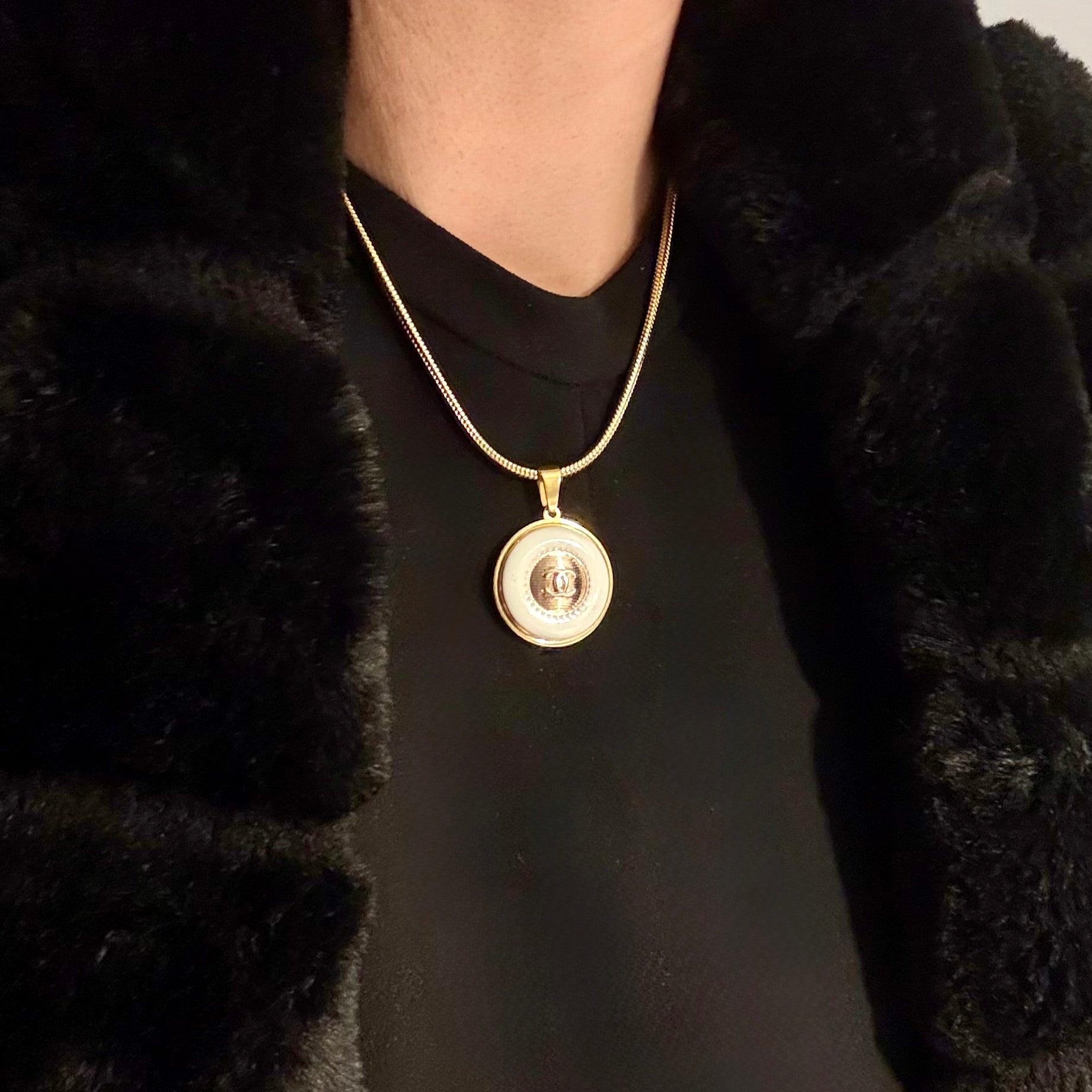 Collar artesanal PASIFAE, pieza hecha a mano