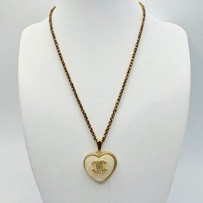 Collar artesanal DAERA, pieza única hecha a mano por EOS UPCYCLING