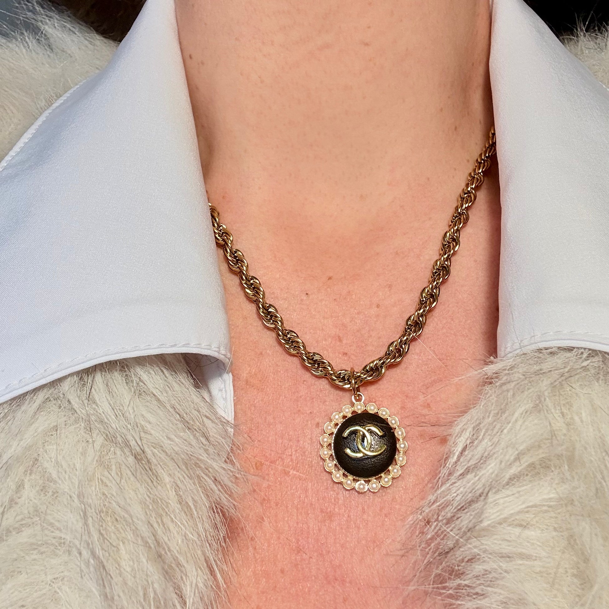 Joya artesanal EOS UPCYCLING, elegante y sostenible. Un regalo ideal para mujer.