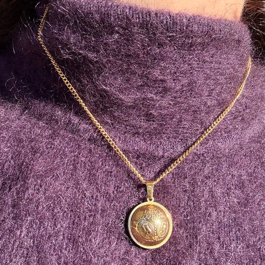 Joya artesanal EOS UPCYCLING, elegante y sostenible. Un regalo personalizado y original para una mujer con estilo. 
