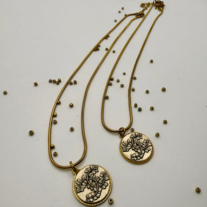 Cadena cola topo en collar artesanal HESTIA. Una joya artesanal hecho a mano, un regalo original para una mujer elegante. 