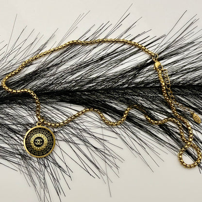 Collar artesanal HISMINAS, joya única y sostenible, una creación única por EOS UPCYCLING.
