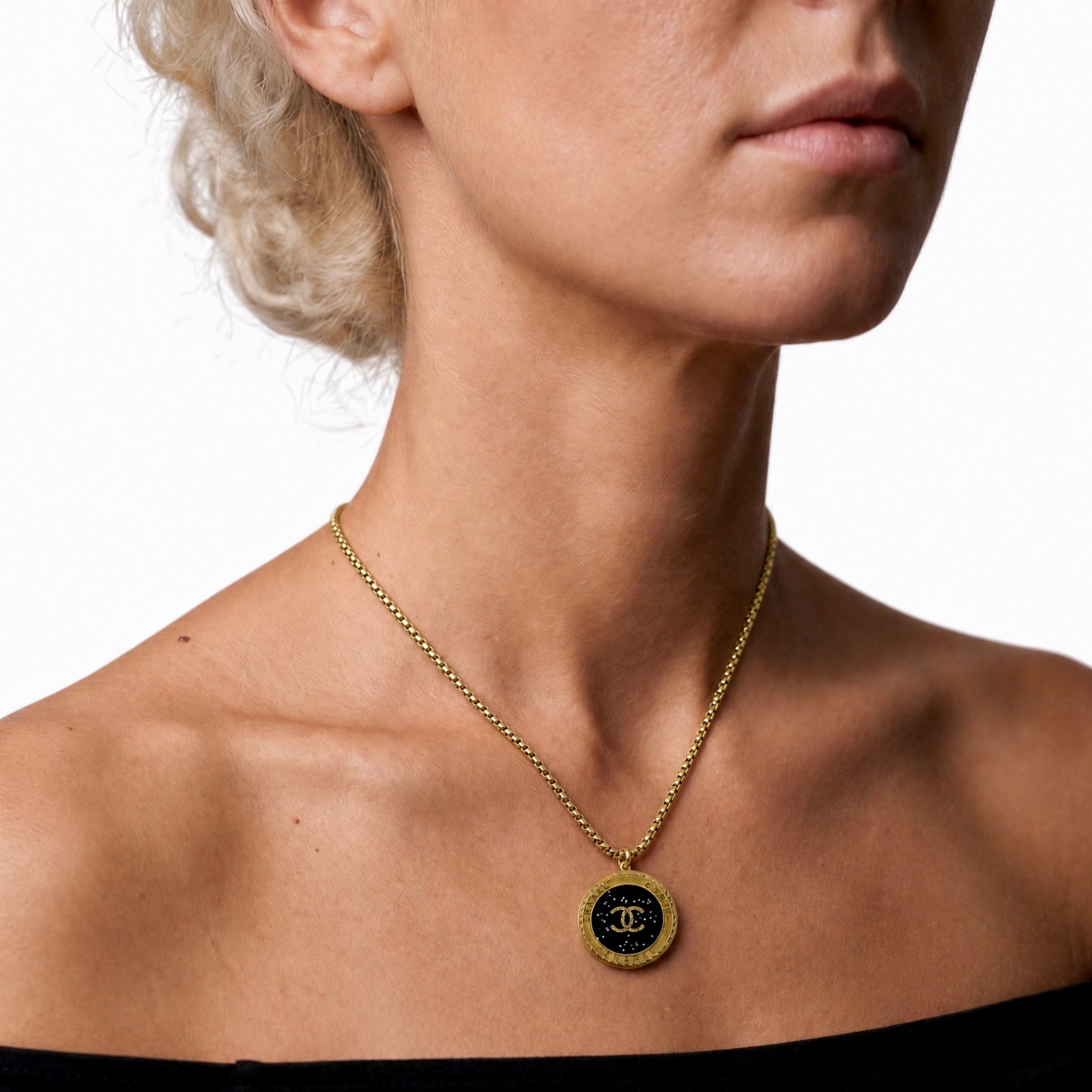 Joya artesanal EOS UPCYCLING, elegante y sostenible. Un regalo personalizado y original para una mujer con estilo. 
