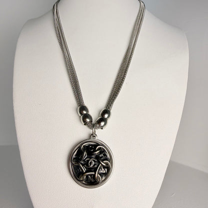 Joya artesanal EOS UPCYCLING, elegante y sostenible. Un regalo personalizado y original para una mujer con estilo. 