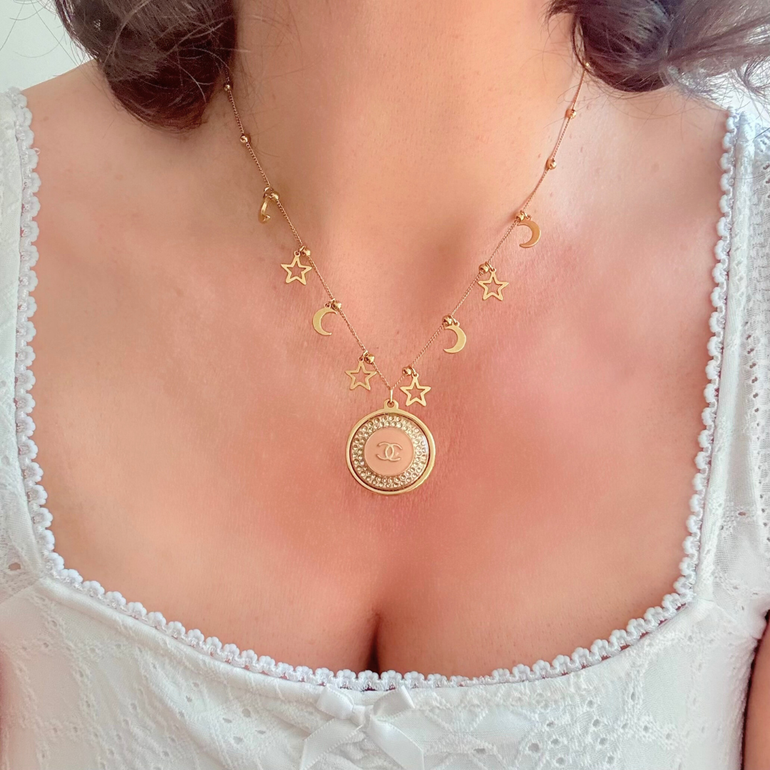 Joya artesanal EOS UPCYCLING, elegante y sostenible. Regalo original para una mujer elegante. 