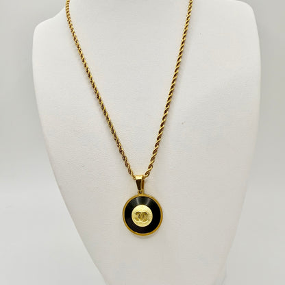 Collar artesanal MILOS, pieza hecha a mano por EOS UPCYCLING