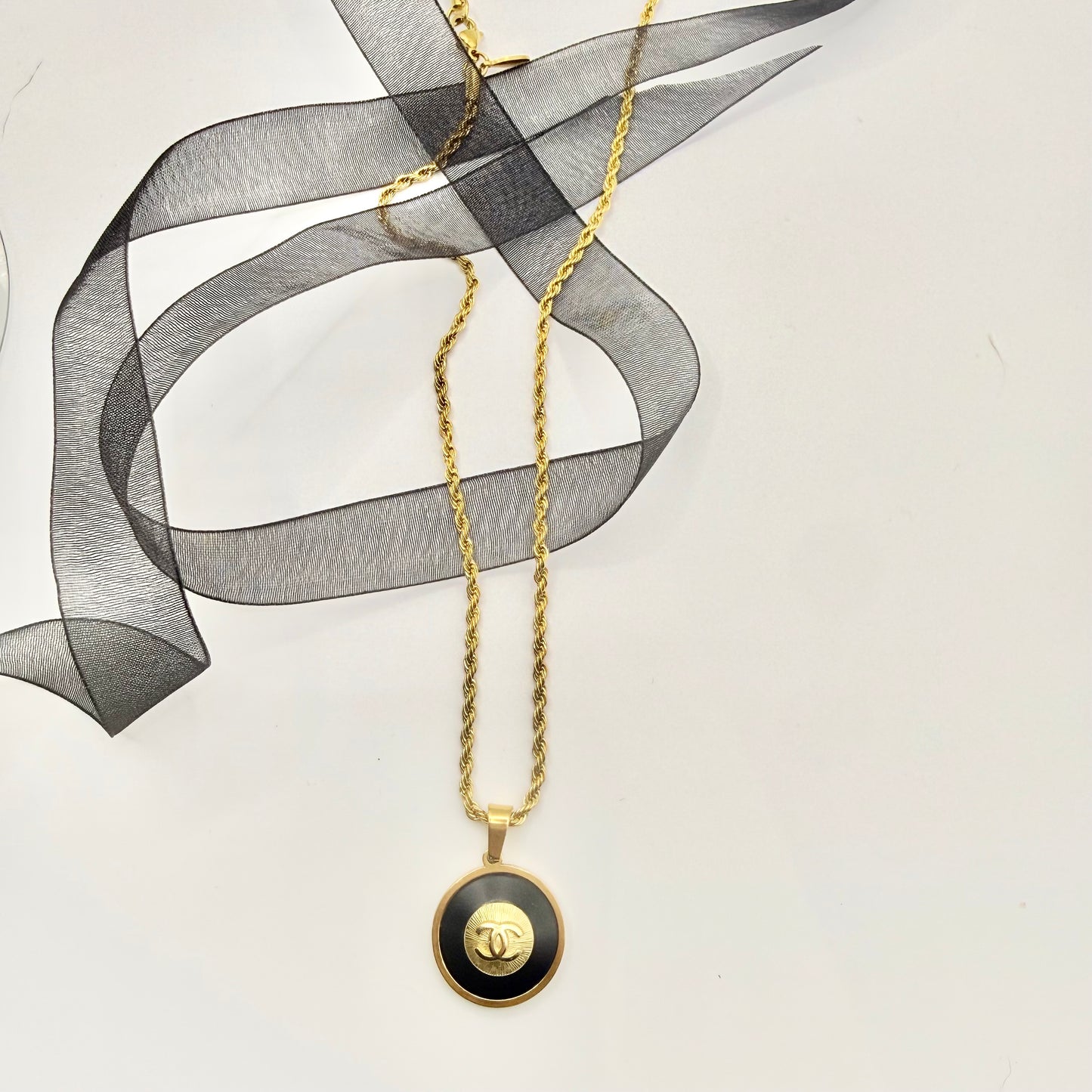 Cadena fina de cuerda retorcida en collar artesanal MILOS