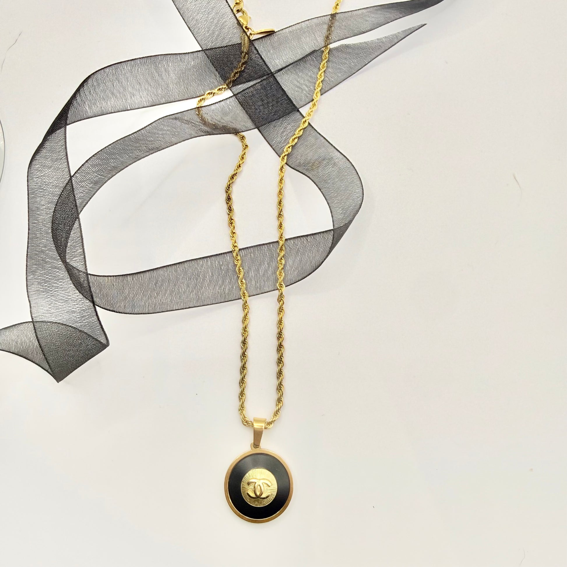 Cadena fina de cuerda retorcida en collar artesanal MILOS