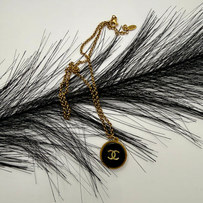 Collar artesanal MNEMOSINE, una joya única y sostenible, una creación única por EOS UPCYCLING.