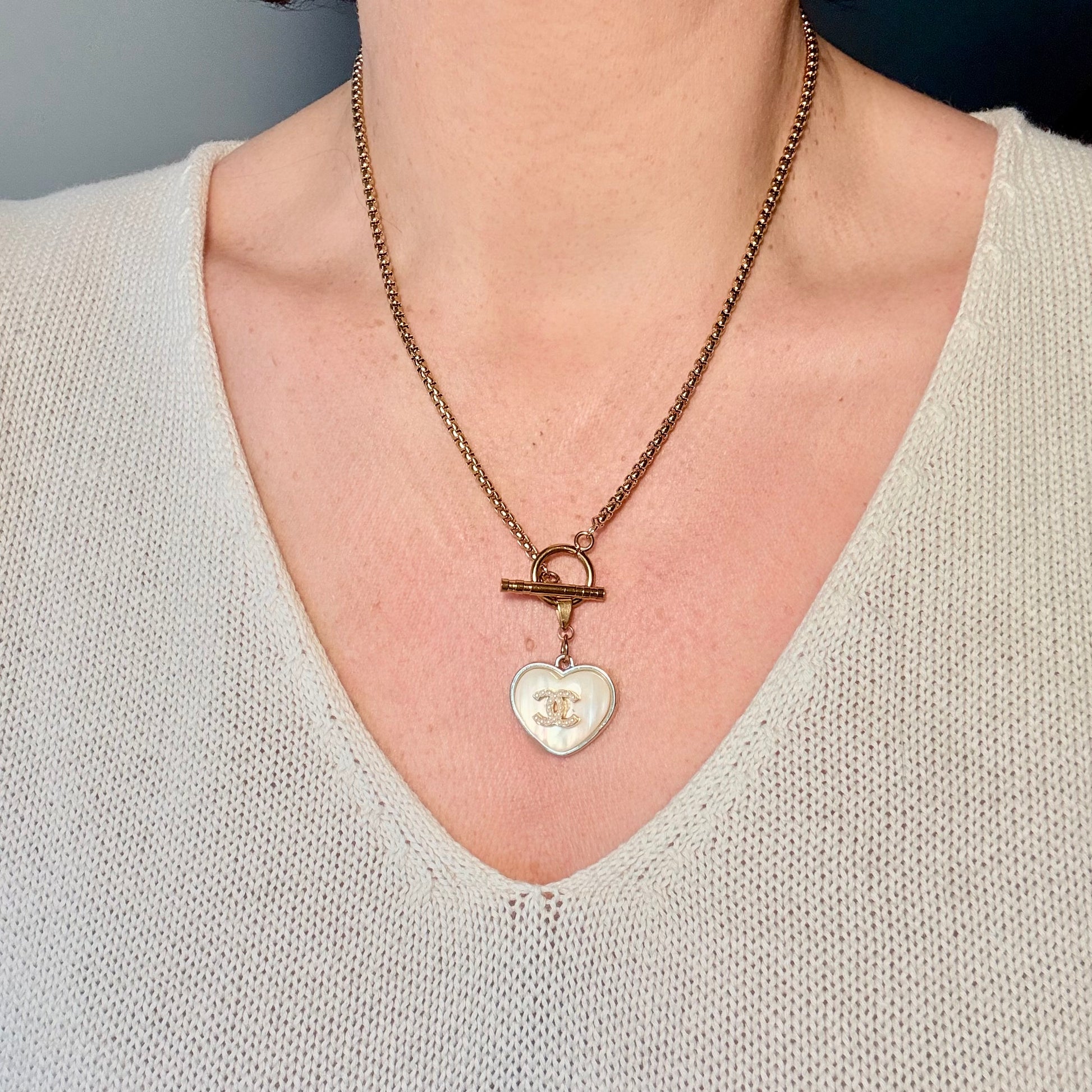 Joya artesanal EOS UPCYCLING, elegante y sostenible. Joyas para regalar a una mujer. 