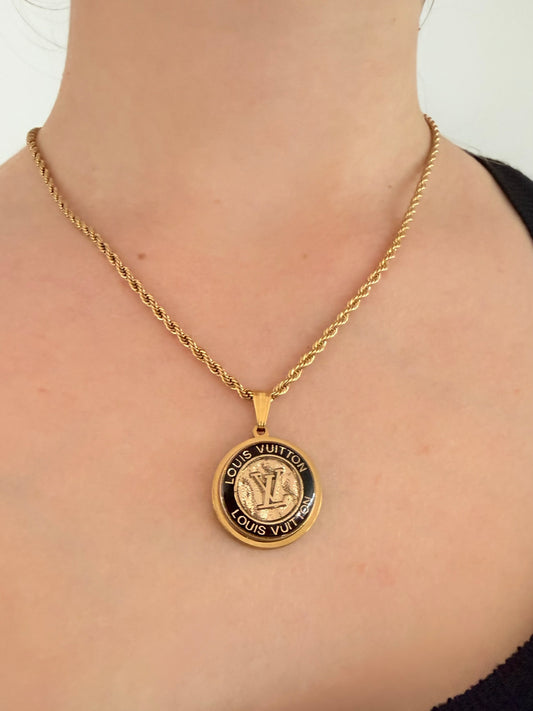 Joya artesanal EOS UPCYCLING, elegante y sostenible. Un regalo personalizado para una mujer. Elegancia atemporal. 
