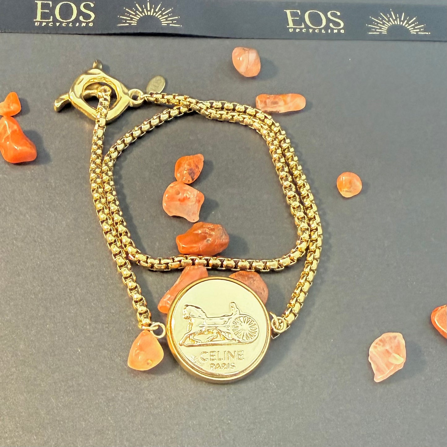 Pulsera artesanal EOS UPCYCLING hecho a mano con botón CELINE recuperado