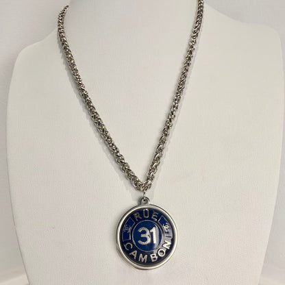 Joya artesanal EOS UPCYCLING, elegante y sostenible. Un regalo personalizado y original para una mujer con estilo. 